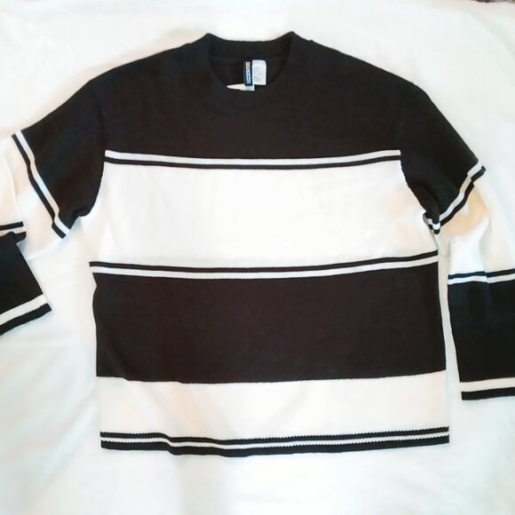 Divided By H&M Womens Black And White Colorblock Lightweight Sweater - Picture 2 of 11